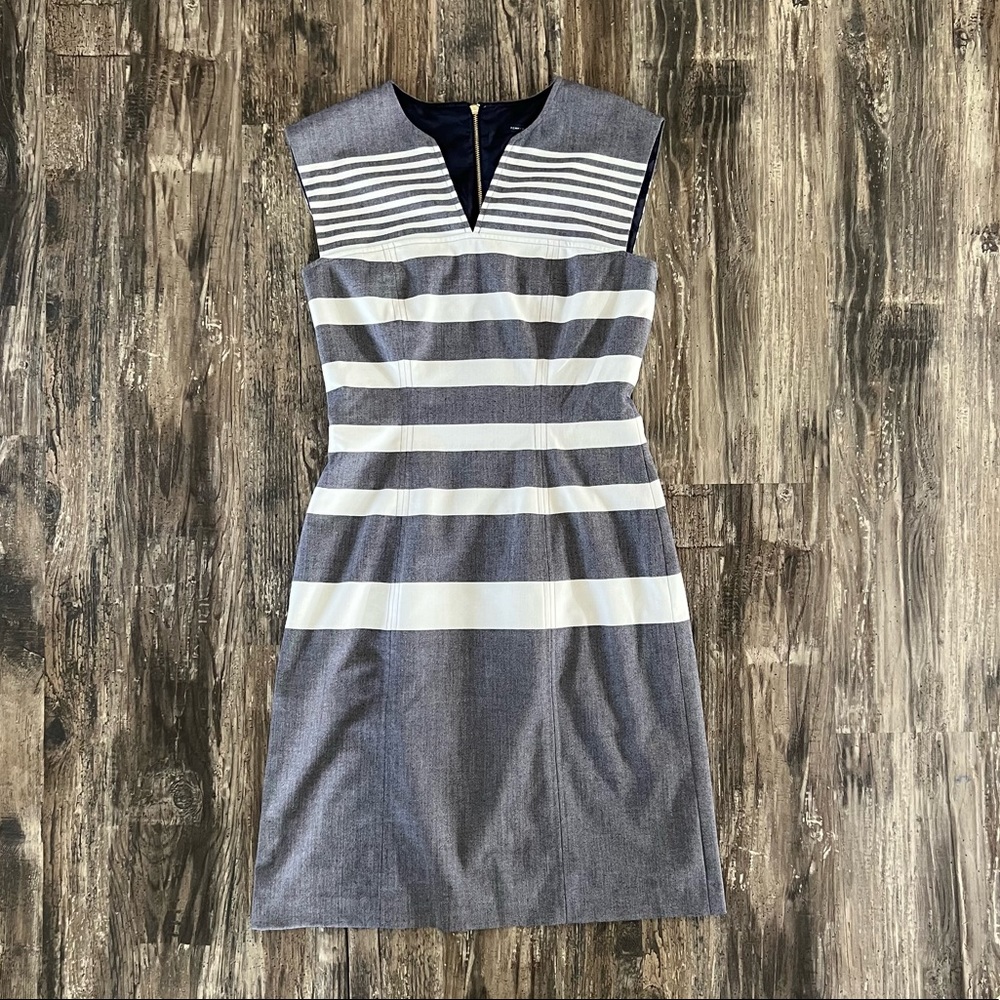 Excellent condition women’s Tommy Hilfiger business casual striped dress size 4